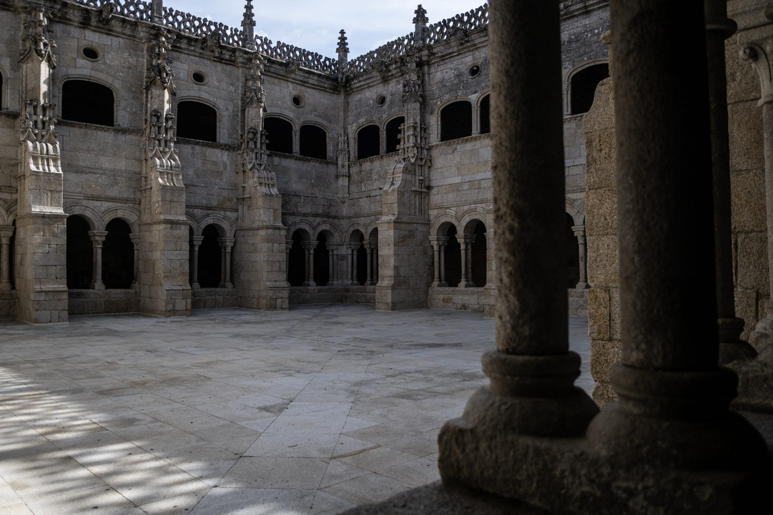 El interior del Claustro do Bispos