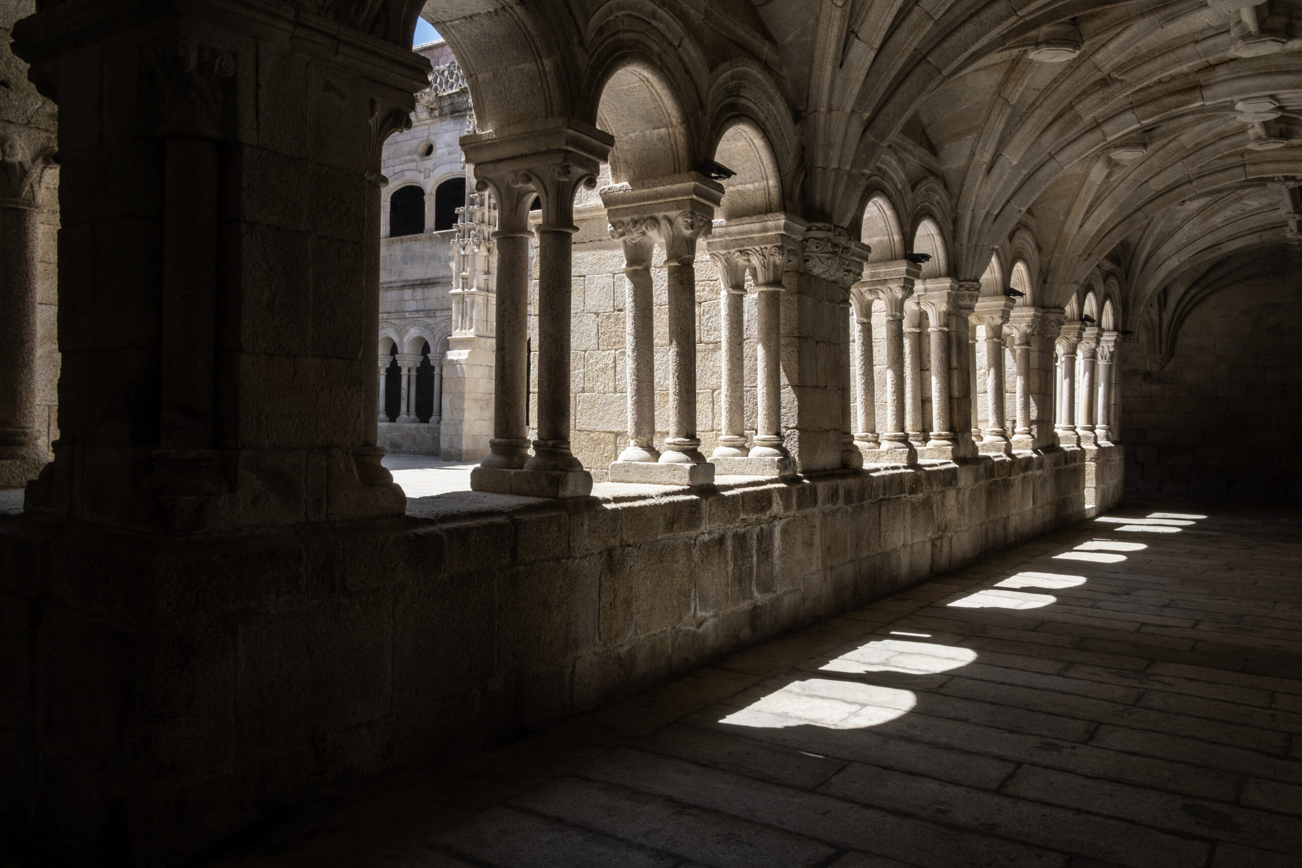 Lateral del Claustro do Bispos del Parador de Santo Estevo
