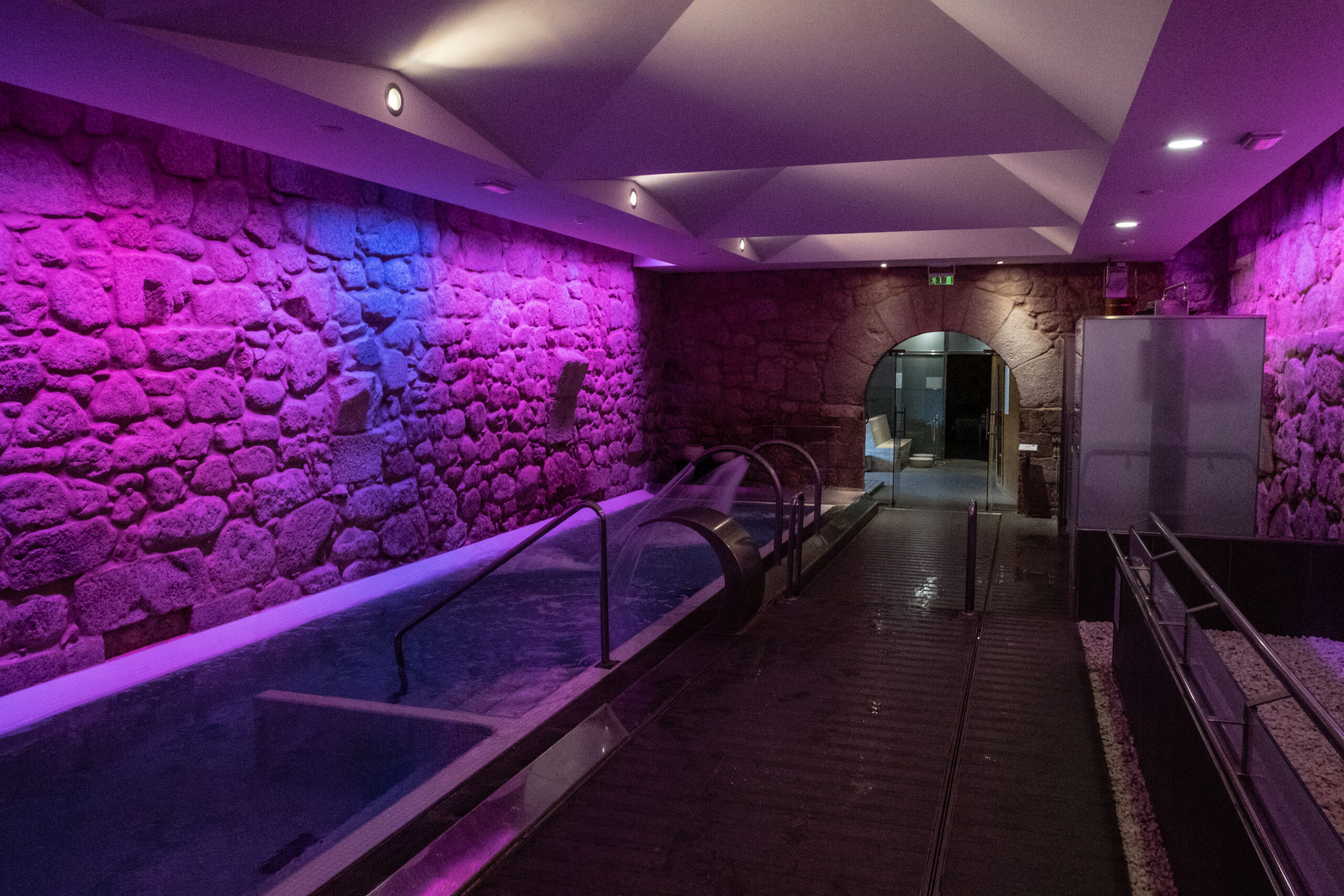 El spa del Parador de Santo Estevo ocupa las antiguas bodegas del monasterio