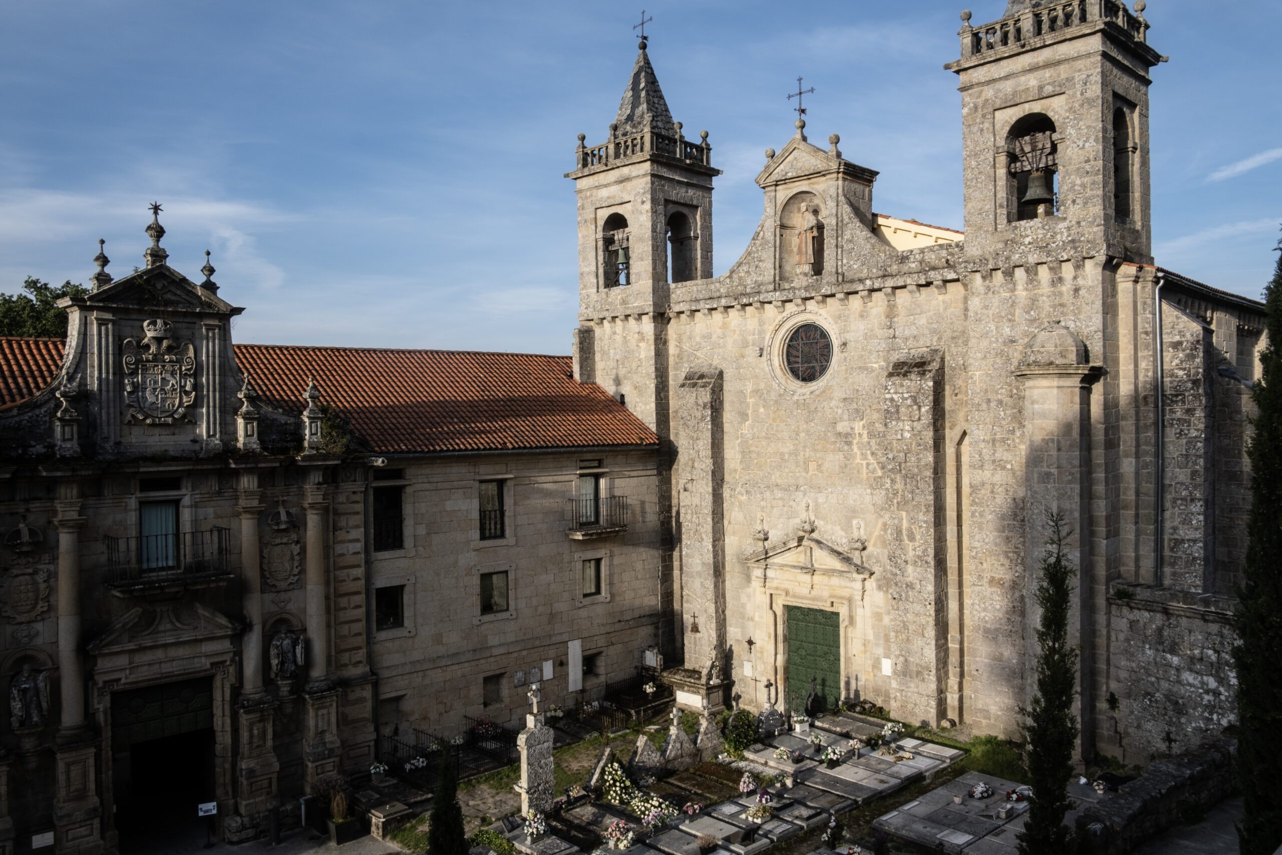Fachada del Parador e Iglesia de Santo Estevo