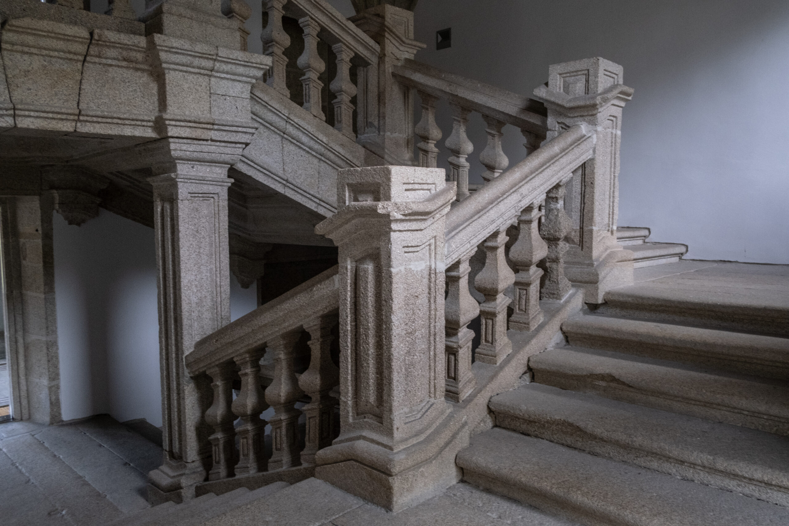 Escalera del Honor del Parador de Santo Estevo